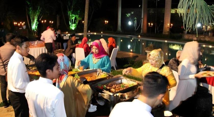 Augusta Sukabumi Hotel Exterior foto