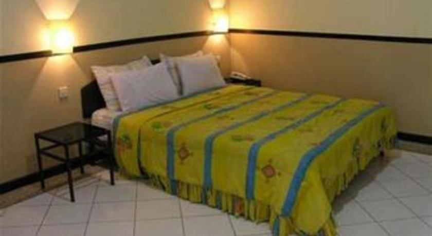 Augusta Sukabumi Hotel Exterior foto