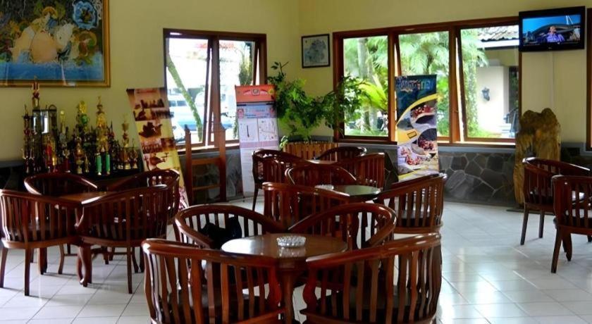 Augusta Sukabumi Hotel Exterior foto