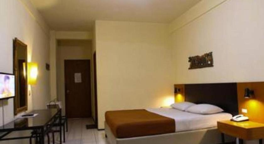 Augusta Sukabumi Hotel Exterior foto