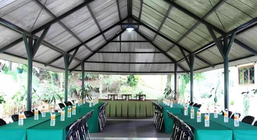 Augusta Sukabumi Hotel Exterior foto